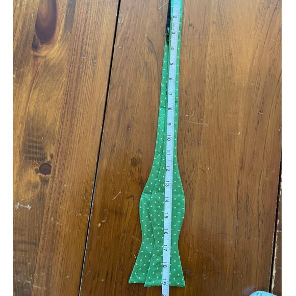 All Silk Mens Bowtie Green White Dots Handmade Christmas St Patricks Day - Picture 5 of 5